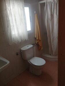 Cuarto de aseo con azulejos inmobicasasbullas