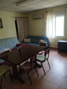 Salon comedor amarillo y amplio inmobicasasbullas