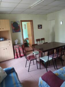 Salon comedor amarillo y amplio inmobicasasbullass