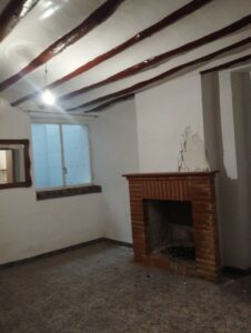 Salon comedor con chimenea de lumbre inmobicasasbullas