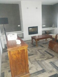 comedor con detalles de madera rusticos inmobicasasbullas