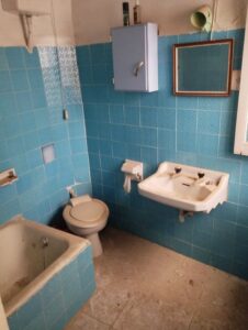 cuarto de baño azul inmobicasasbullas