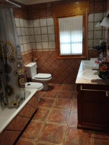 cuarto de baño doble con bañera inmobicasasbullas