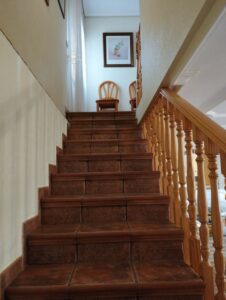 escaleras con color rustico inmobicasasbullas