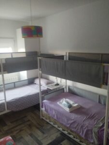 habitacion con literas lilas inmobicasasbullas