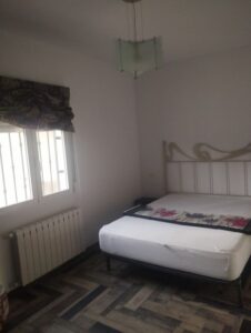 habitacion con radiador inmobicasasbullas