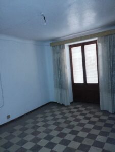 habitacion con suelo en cuadros inmobicasasbullas