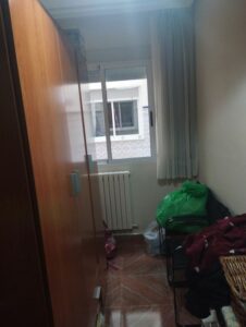 Habitacion con armario de madera inmobicasasbullas