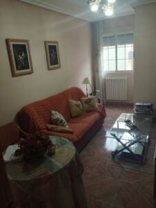 Sala con mesa de cristal inmobicasasbullas