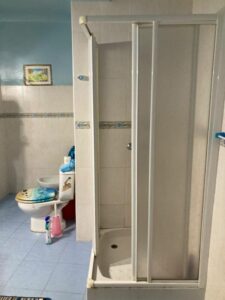 baño con ducha inmobicasasbullas