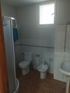 cuarto de baño conn ducha inmobicasasbullas