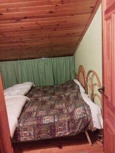 habitacion con dos camas inmobicasasbullas