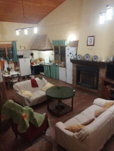 salon con mesita redonda inmobicasasbullas